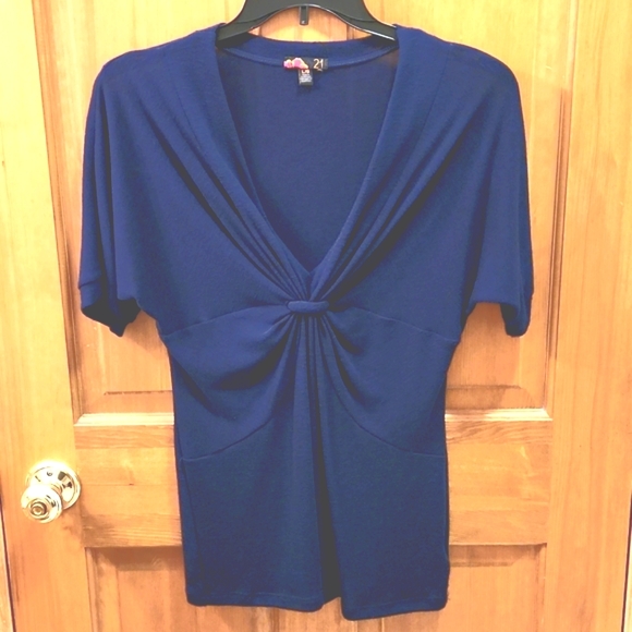 FOREVER 21 Blue top, elbow sleeve Size L - Picture 1 of 6